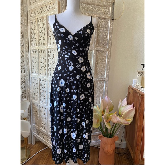 NWT Forever 21 ditzy daisy faux wrap midi dress - Picture 1 of 3